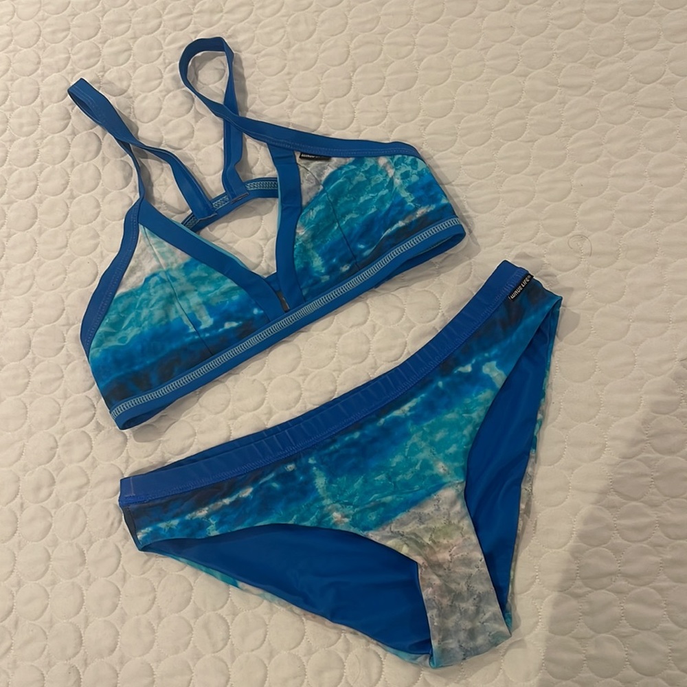 WAVE LIFE Small Blue gradient reversible bikini triangle top and bottom set